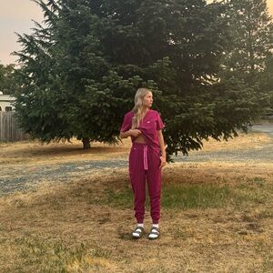 EUC small Figs pink scrub set